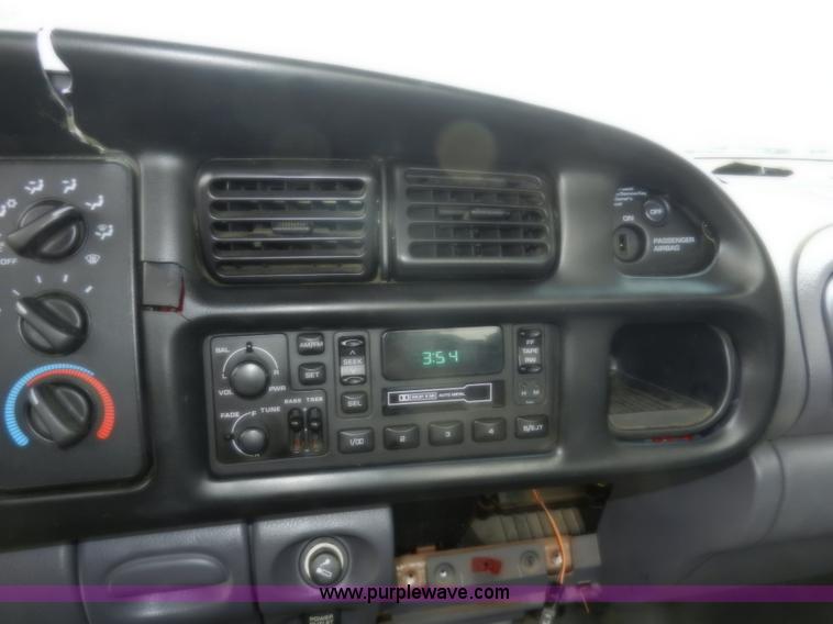 image for item A3991 2002 Dodge Ram 2500 SLT pickup truck