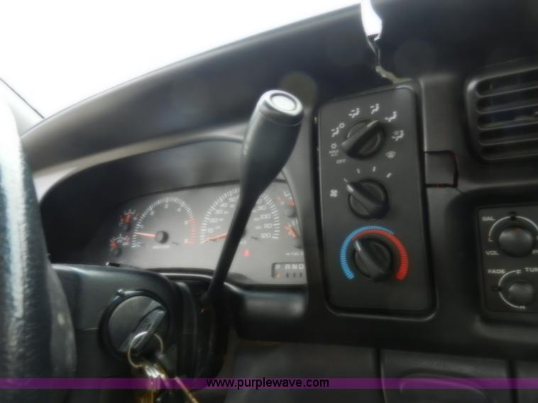 image for item A3991 2002 Dodge Ram 2500 SLT pickup truck