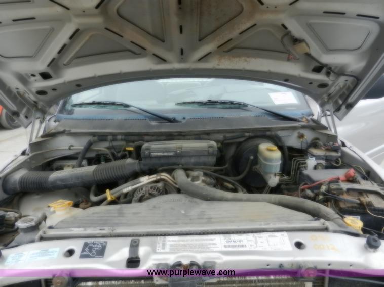 image for item A3991 2002 Dodge Ram 2500 SLT pickup truck