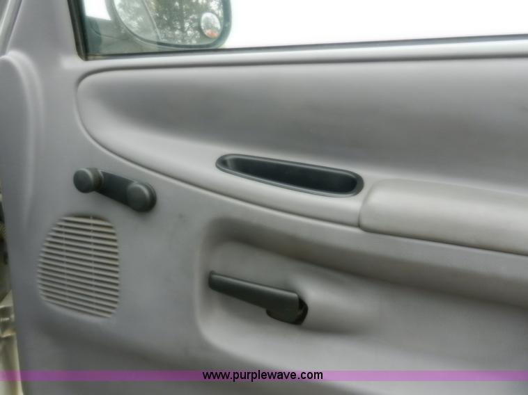 image for item A3991 2002 Dodge Ram 2500 SLT pickup truck