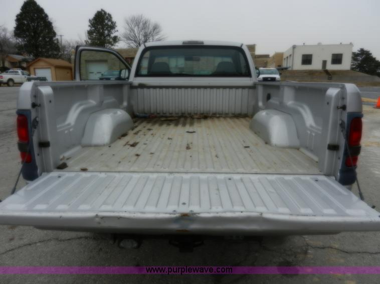 image for item A3991 2002 Dodge Ram 2500 SLT pickup truck