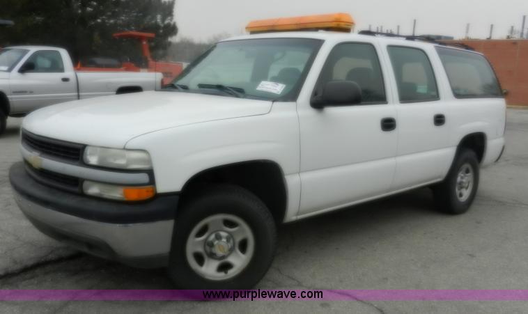 image for item A3992 2002 Chevrolet Suburban 1500 SUV