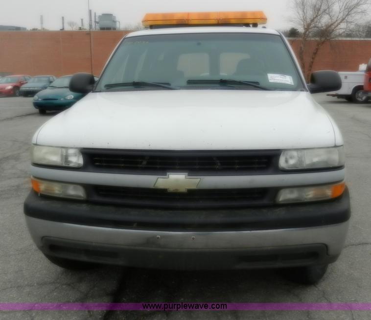 image for item A3992 2002 Chevrolet Suburban 1500 SUV