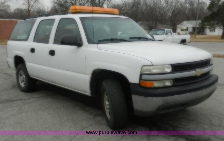 image for item A3992 2002 Chevrolet Suburban 1500 SUV