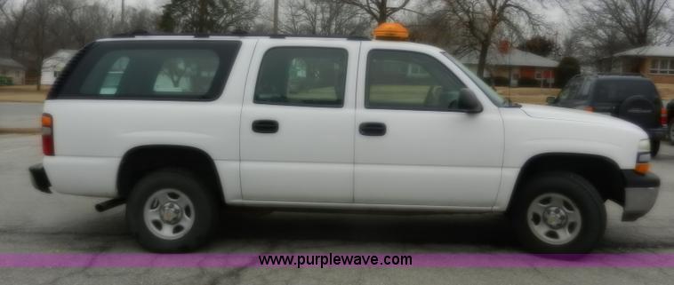 image for item A3992 2002 Chevrolet Suburban 1500 SUV