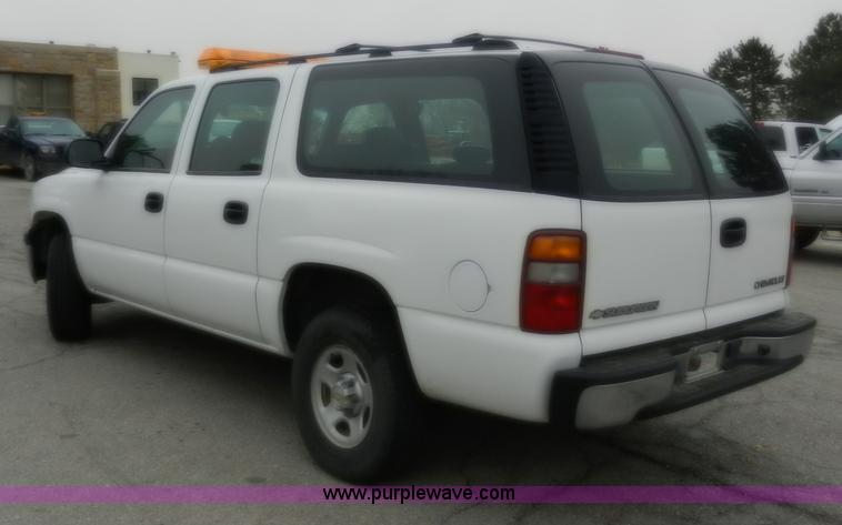image for item A3992 2002 Chevrolet Suburban 1500 SUV