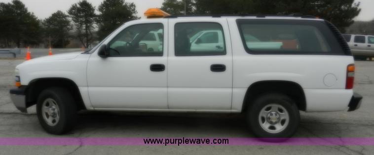 image for item A3992 2002 Chevrolet Suburban 1500 SUV
