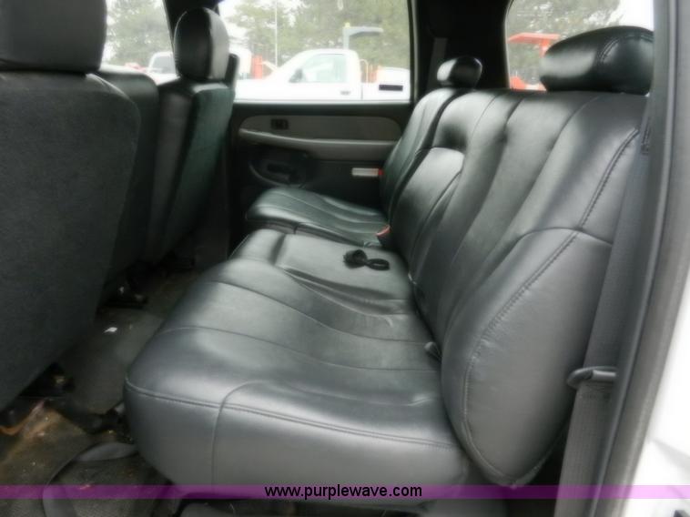 image for item A3992 2002 Chevrolet Suburban 1500 SUV