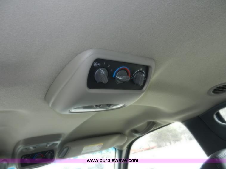 image for item A3992 2002 Chevrolet Suburban 1500 SUV