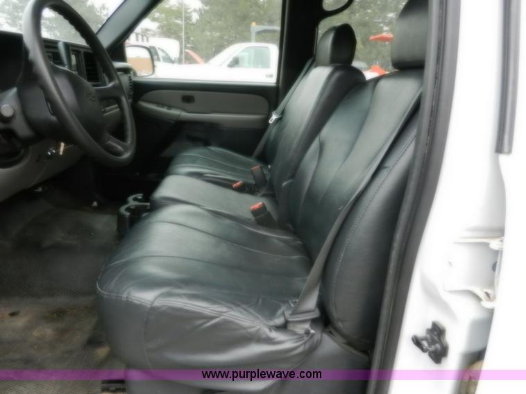 image for item A3992 2002 Chevrolet Suburban 1500 SUV