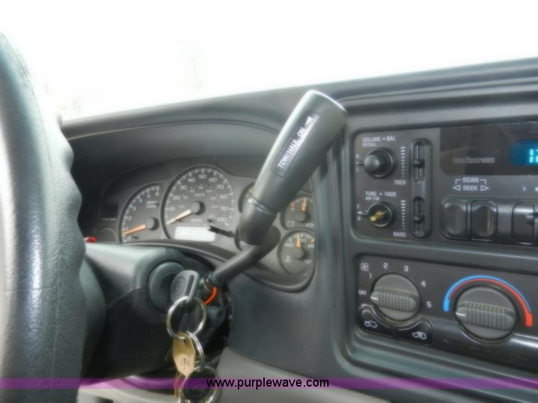 image for item A3992 2002 Chevrolet Suburban 1500 SUV