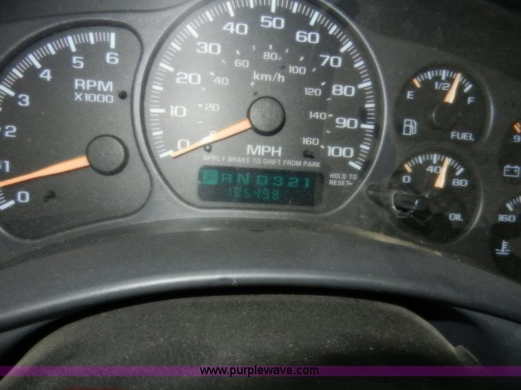 image for item A3992 2002 Chevrolet Suburban 1500 SUV