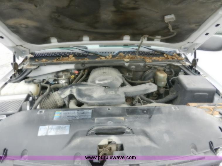 image for item A3992 2002 Chevrolet Suburban 1500 SUV