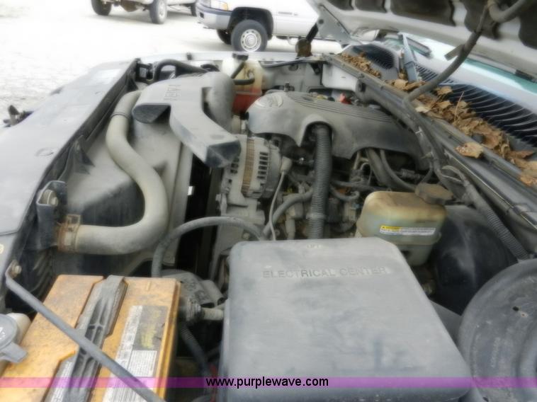 image for item A3992 2002 Chevrolet Suburban 1500 SUV