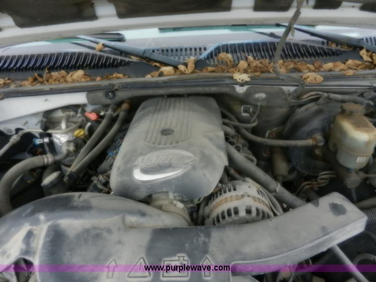 image for item A3992 2002 Chevrolet Suburban 1500 SUV