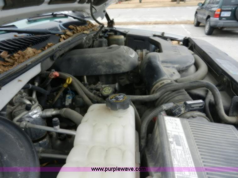 image for item A3992 2002 Chevrolet Suburban 1500 SUV