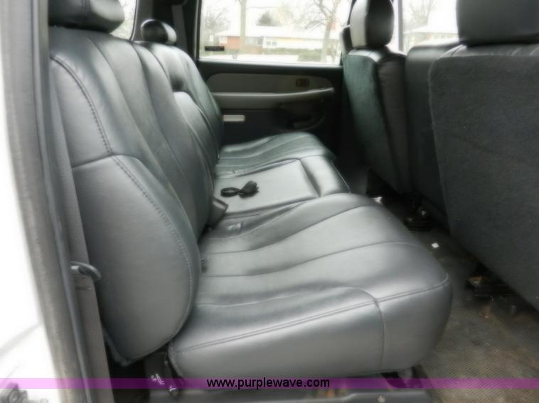 image for item A3992 2002 Chevrolet Suburban 1500 SUV