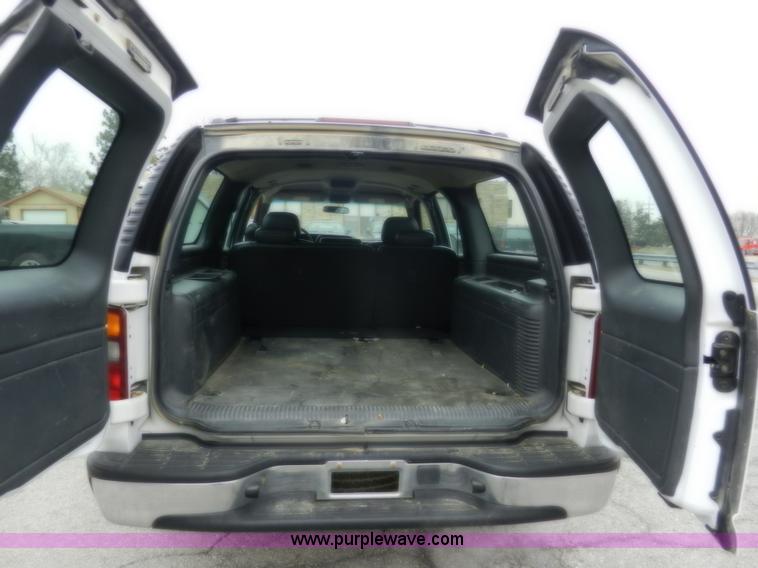 image for item A3992 2002 Chevrolet Suburban 1500 SUV