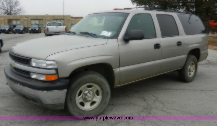 image for item A3993 2001 Chevrolet Suburban 1500 SUV