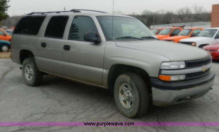 image for item A3993 2001 Chevrolet Suburban 1500 SUV