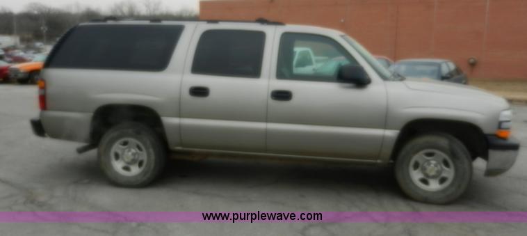 image for item A3993 2001 Chevrolet Suburban 1500 SUV
