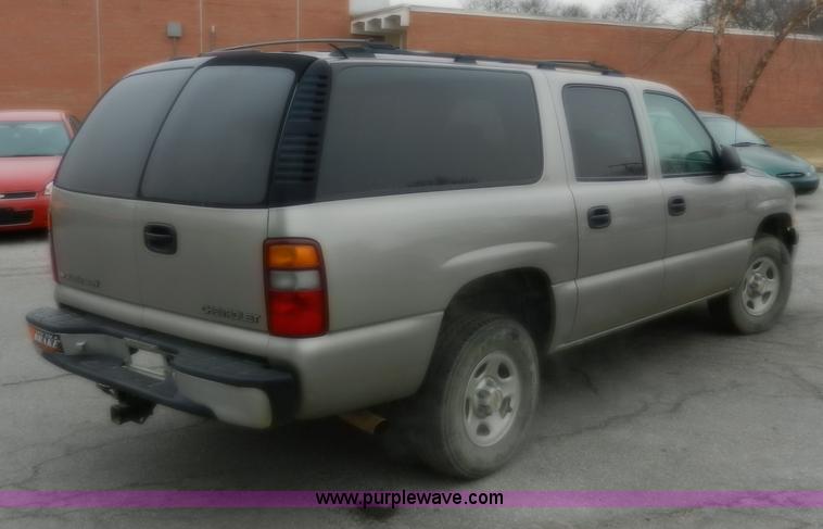 image for item A3993 2001 Chevrolet Suburban 1500 SUV