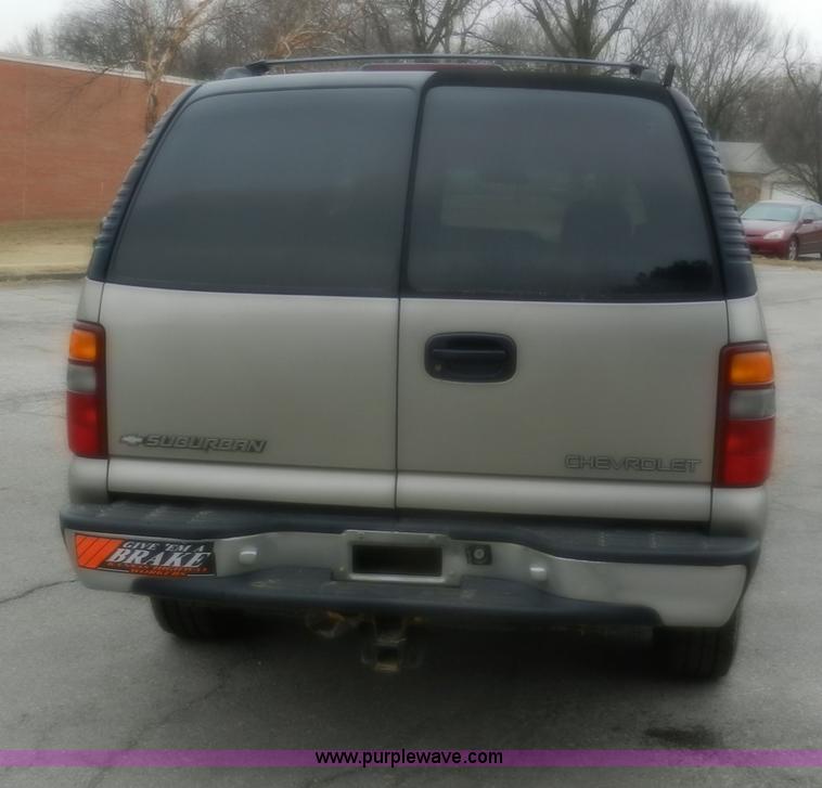 image for item A3993 2001 Chevrolet Suburban 1500 SUV