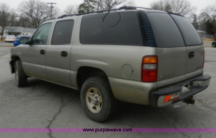 image for item A3993 2001 Chevrolet Suburban 1500 SUV