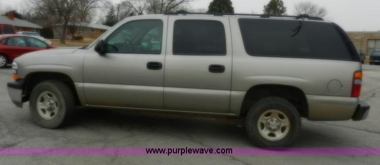 image for item A3993 2001 Chevrolet Suburban 1500 SUV