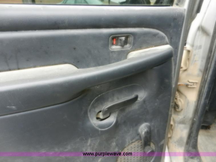 image for item A3993 2001 Chevrolet Suburban 1500 SUV