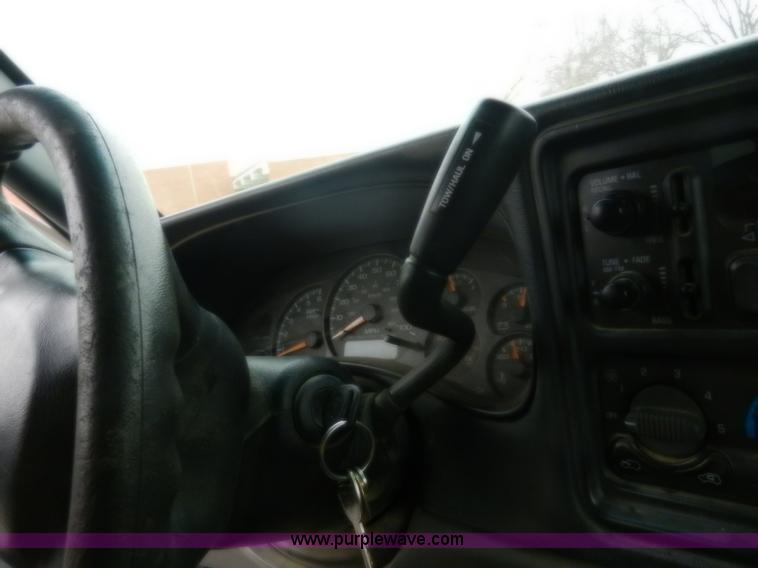 image for item A3993 2001 Chevrolet Suburban 1500 SUV