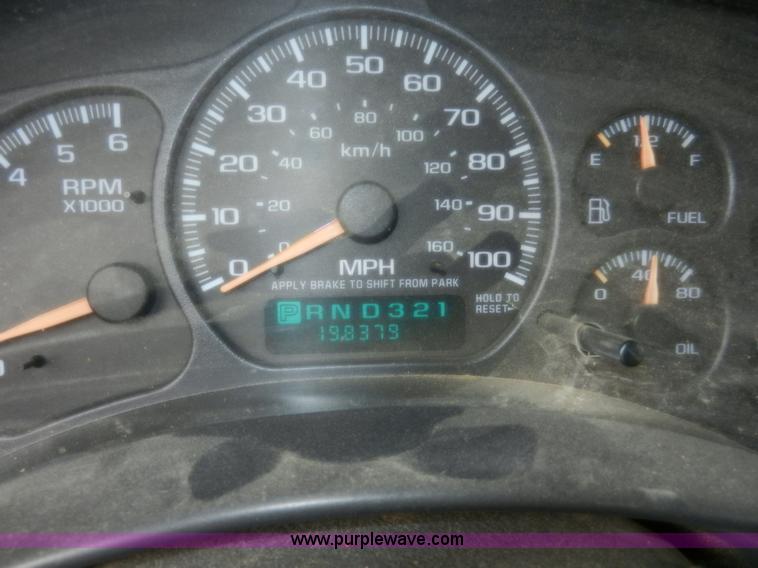 image for item A3993 2001 Chevrolet Suburban 1500 SUV