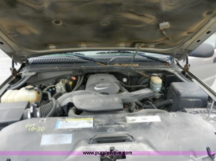 image for item A3993 2001 Chevrolet Suburban 1500 SUV