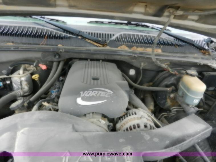 image for item A3993 2001 Chevrolet Suburban 1500 SUV