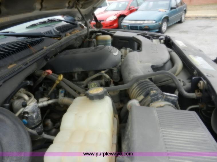 image for item A3993 2001 Chevrolet Suburban 1500 SUV