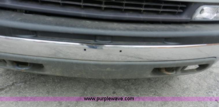 image for item A3993 2001 Chevrolet Suburban 1500 SUV