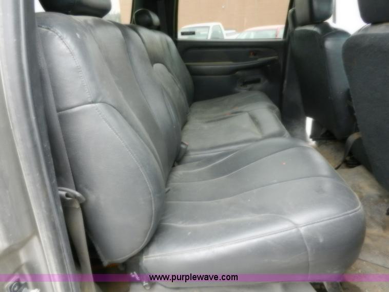 image for item A3993 2001 Chevrolet Suburban 1500 SUV