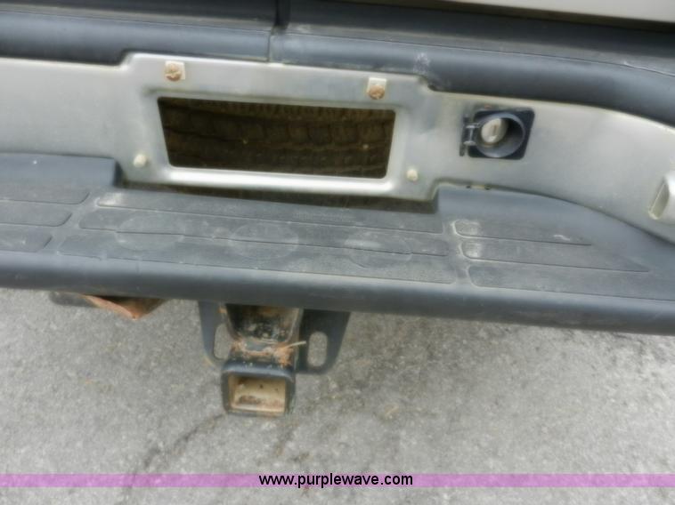 image for item A3993 2001 Chevrolet Suburban 1500 SUV