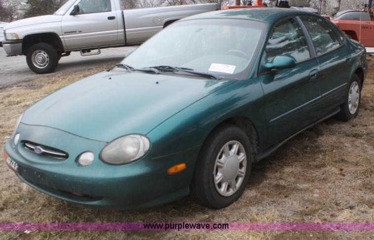image for item A3996 1998 Ford Taurus LX