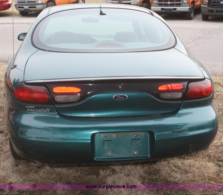 image for item A3996 1998 Ford Taurus LX