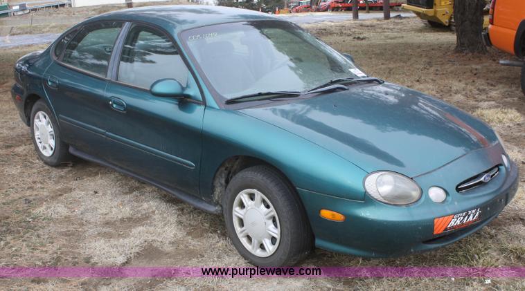 image for item A3996 1998 Ford Taurus LX