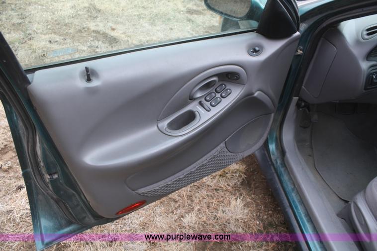 image for item A3996 1998 Ford Taurus LX