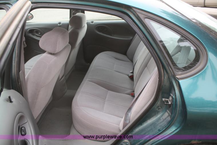 image for item A3996 1998 Ford Taurus LX