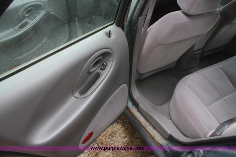 image for item A3996 1998 Ford Taurus LX