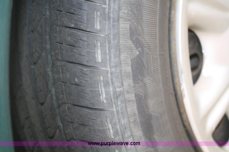 image for item A3996 1998 Ford Taurus LX