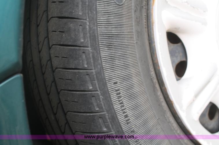 image for item A3996 1998 Ford Taurus LX