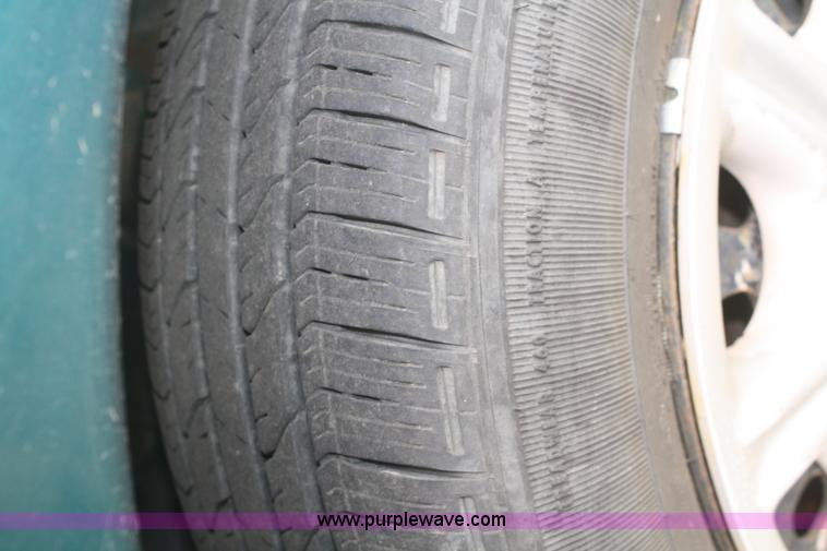 image for item A3996 1998 Ford Taurus LX