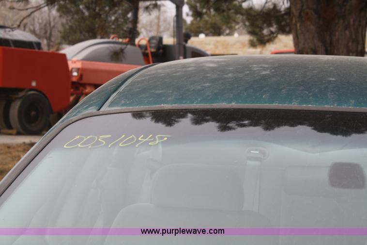 image for item A3996 1998 Ford Taurus LX