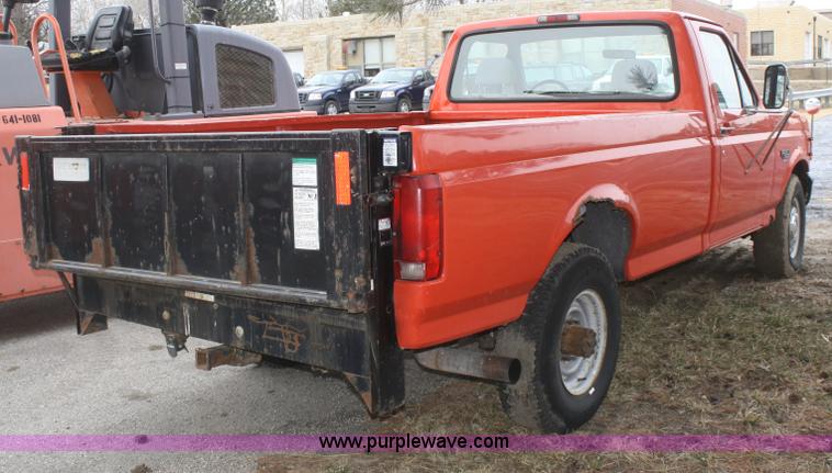 image for item A3997 1995 Ford F250 XL pickup truck
