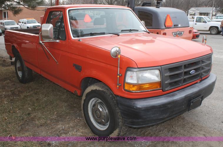 image for item A3997 1995 Ford F250 XL pickup truck